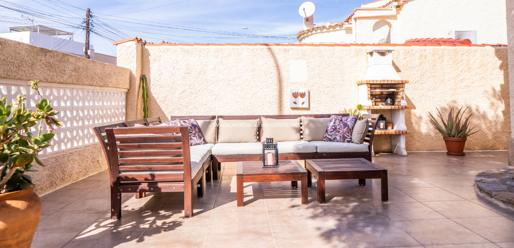 Resale - Freistendhe Villa - Urb. La Marina