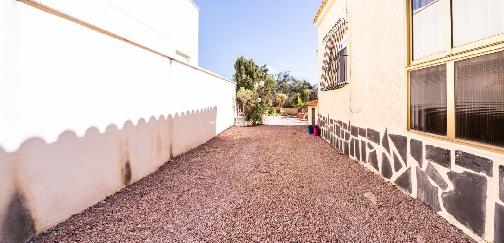 Resale - Freistendhe Villa - Urb. La Marina