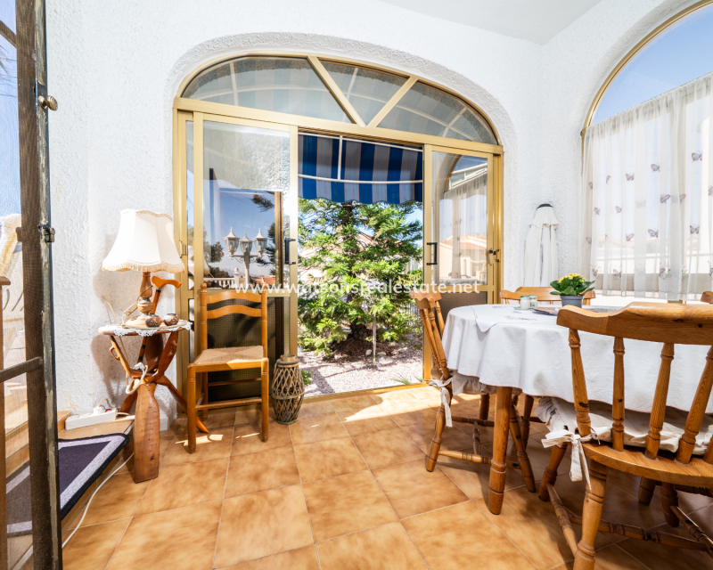 Resale - Freistendhe Villa - Urb. La Marina