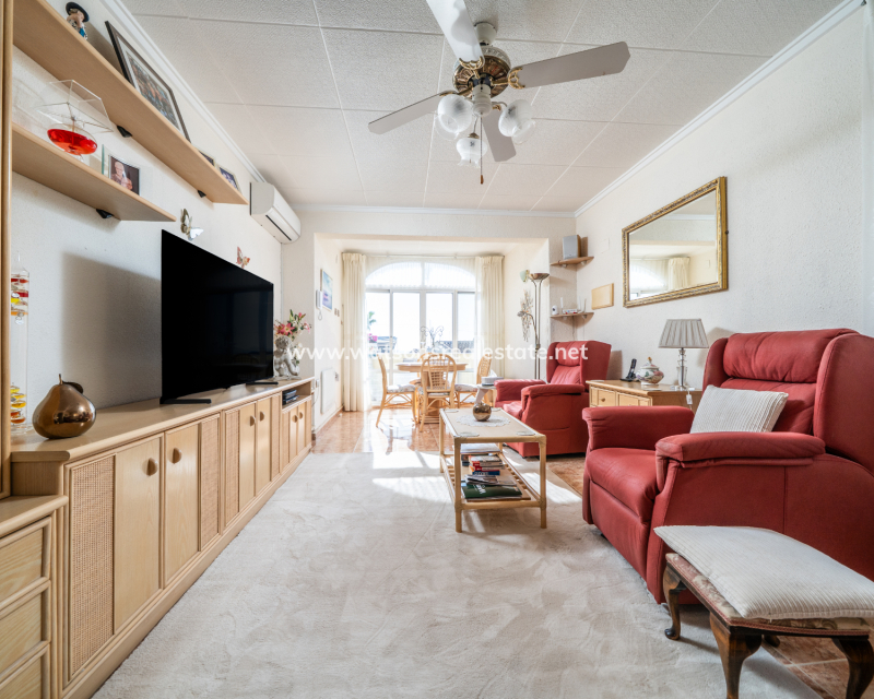 Resale - Freistendhe Villa - Urb. La Marina