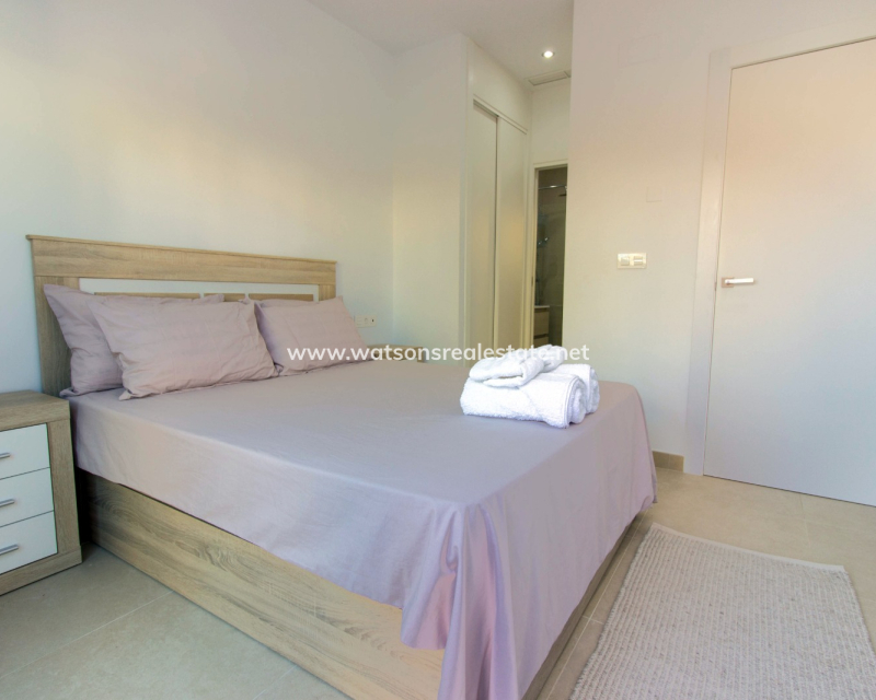 Resale - Freistendhe Villa - Urb. La Marina