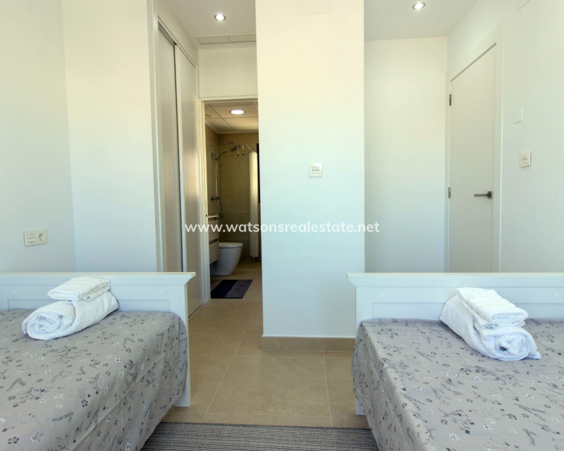 Resale - Freistendhe Villa - Urb. La Marina