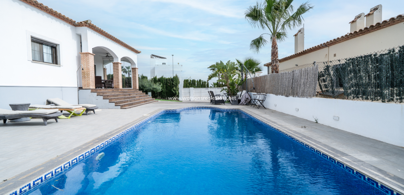 Resale - Freistendhe Villa - Urb. La Marina