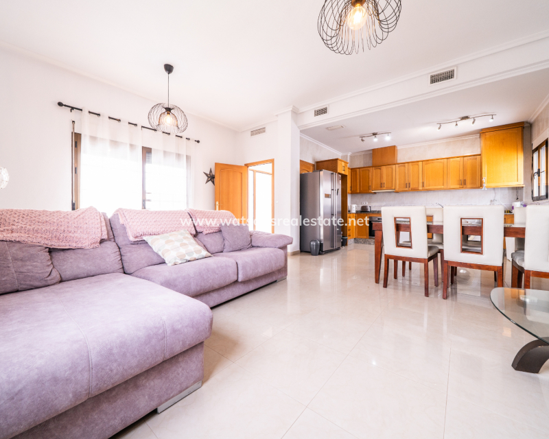 Resale - Freistendhe Villa - Urb. La Marina