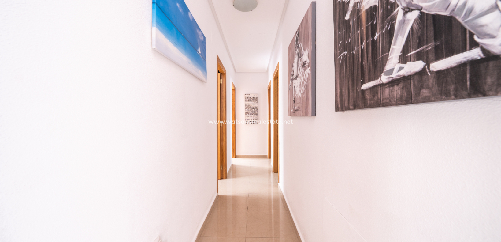 Resale - Freistendhe Villa - Urb. La Marina