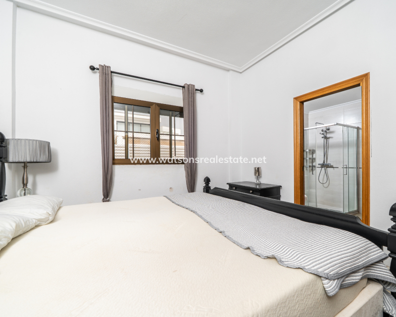 Resale - Freistendhe Villa - Urb. La Marina