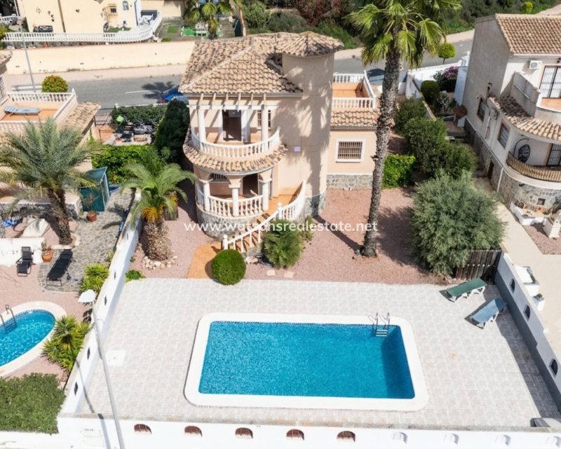 Resale - Freistendhe Villa - Urb. La Marina
