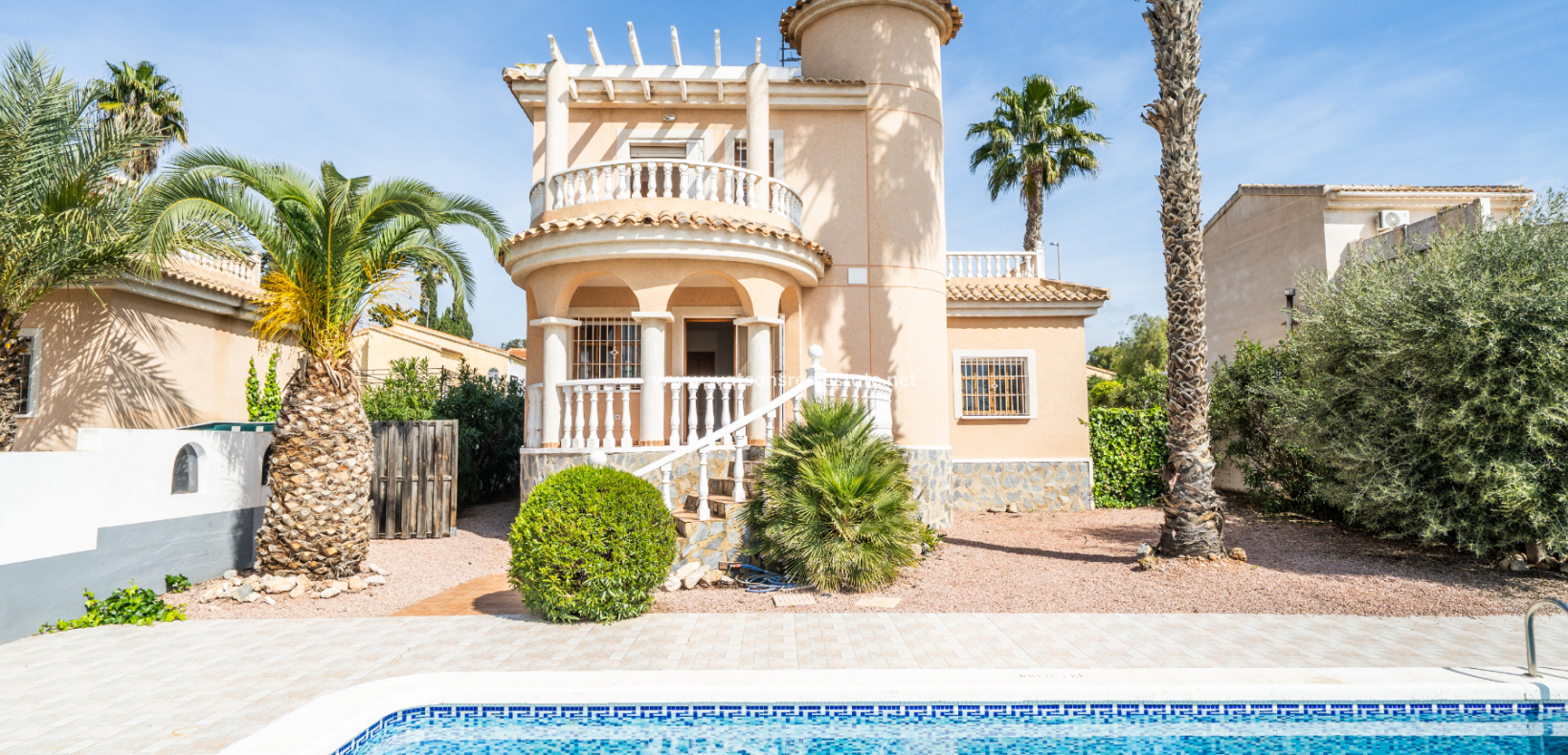 Resale - Freistendhe Villa - Urb. La Marina