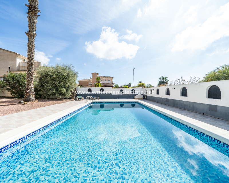 Resale - Freistendhe Villa - Urb. La Marina