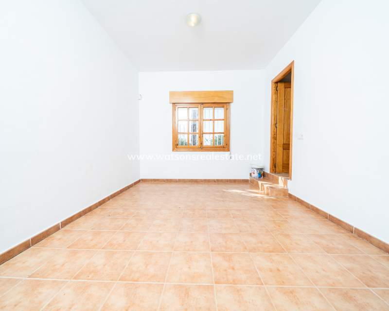 Resale - Freistendhe Villa - Urb. La Marina