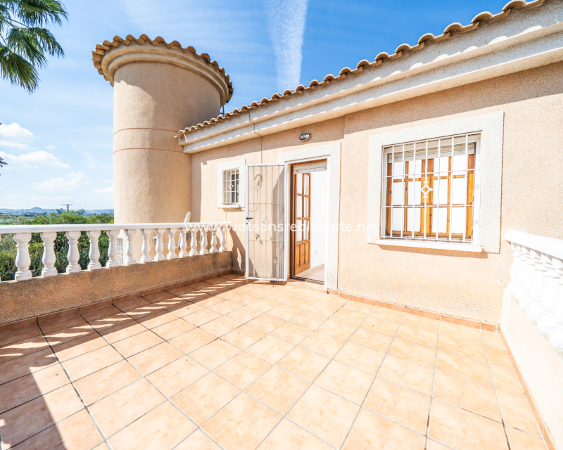 Resale - Freistendhe Villa - Urb. La Marina