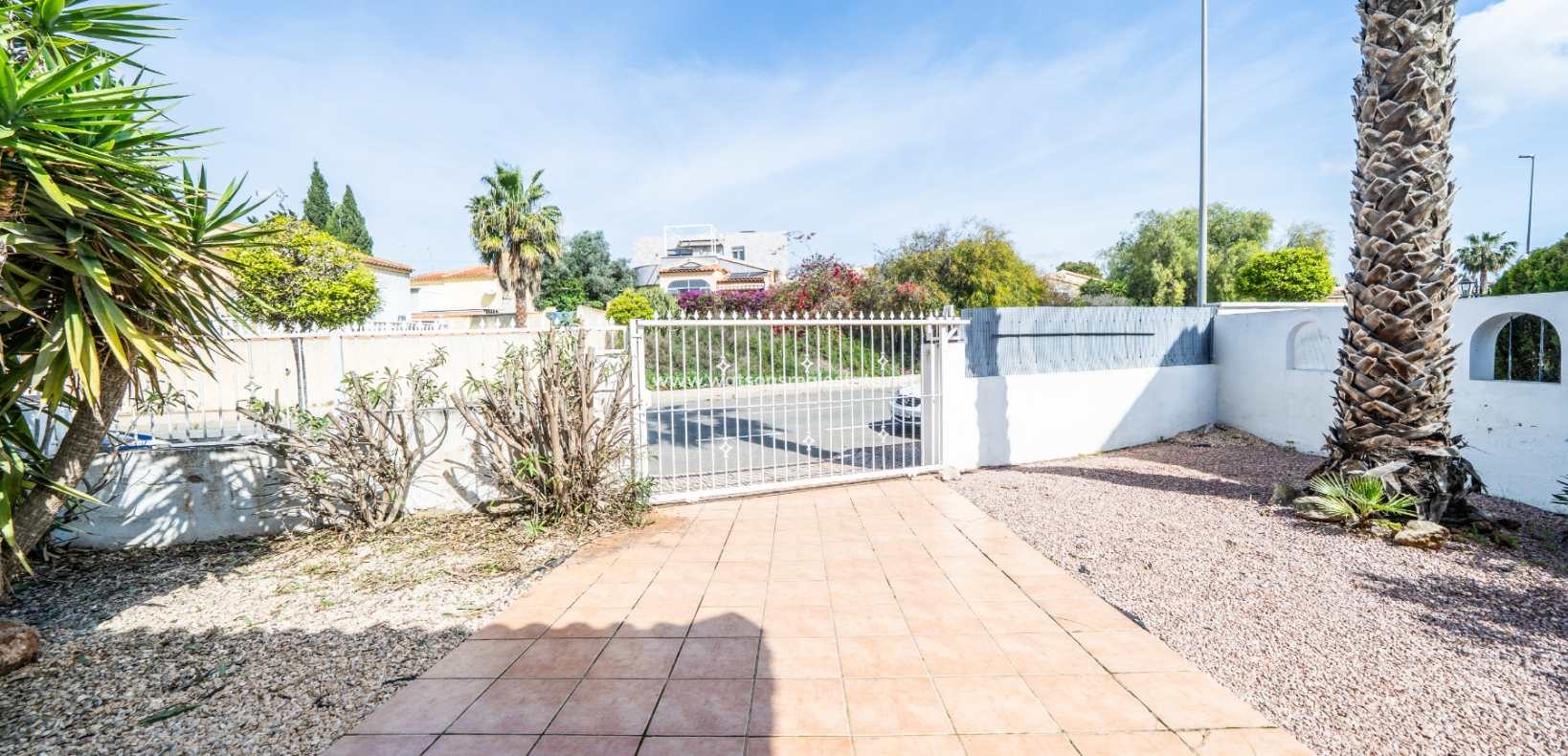 Resale - Freistendhe Villa - Urb. La Marina