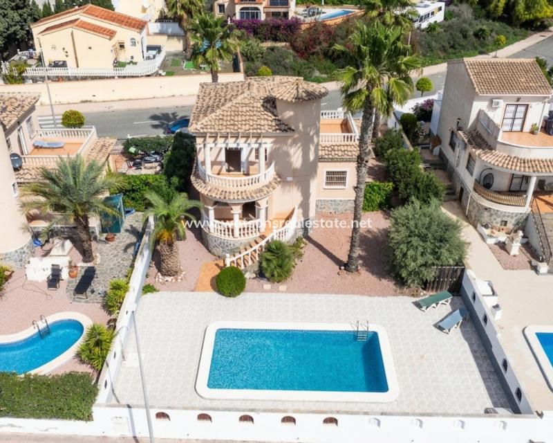 Resale - Freistendhe Villa - Urb. La Marina