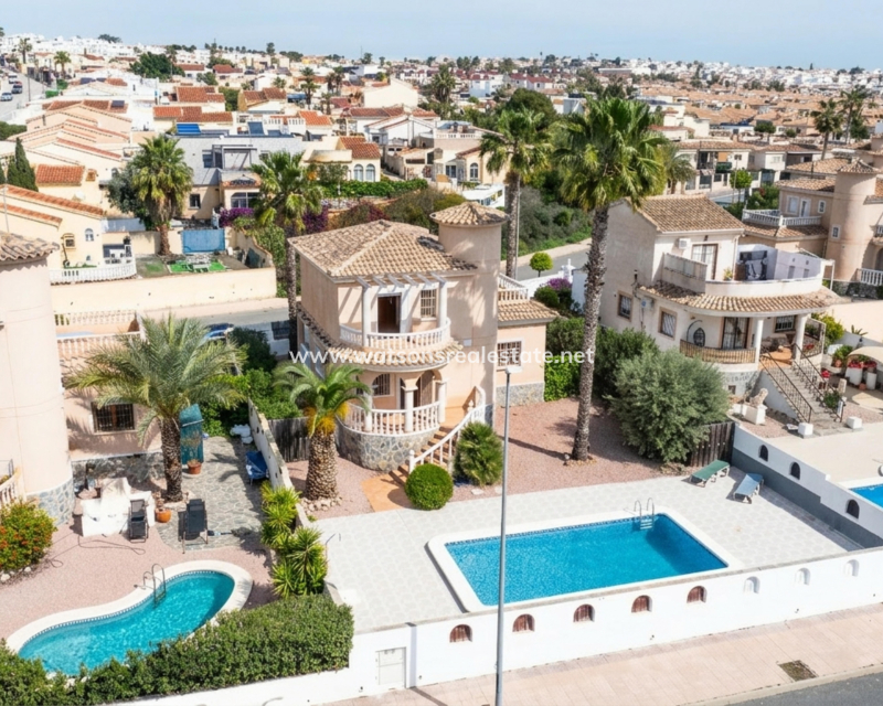 Resale - Freistendhe Villa - Urb. La Marina