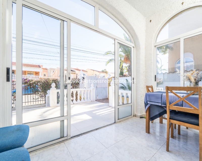 Resale - Freistendhe Villa - Urb. La Marina
