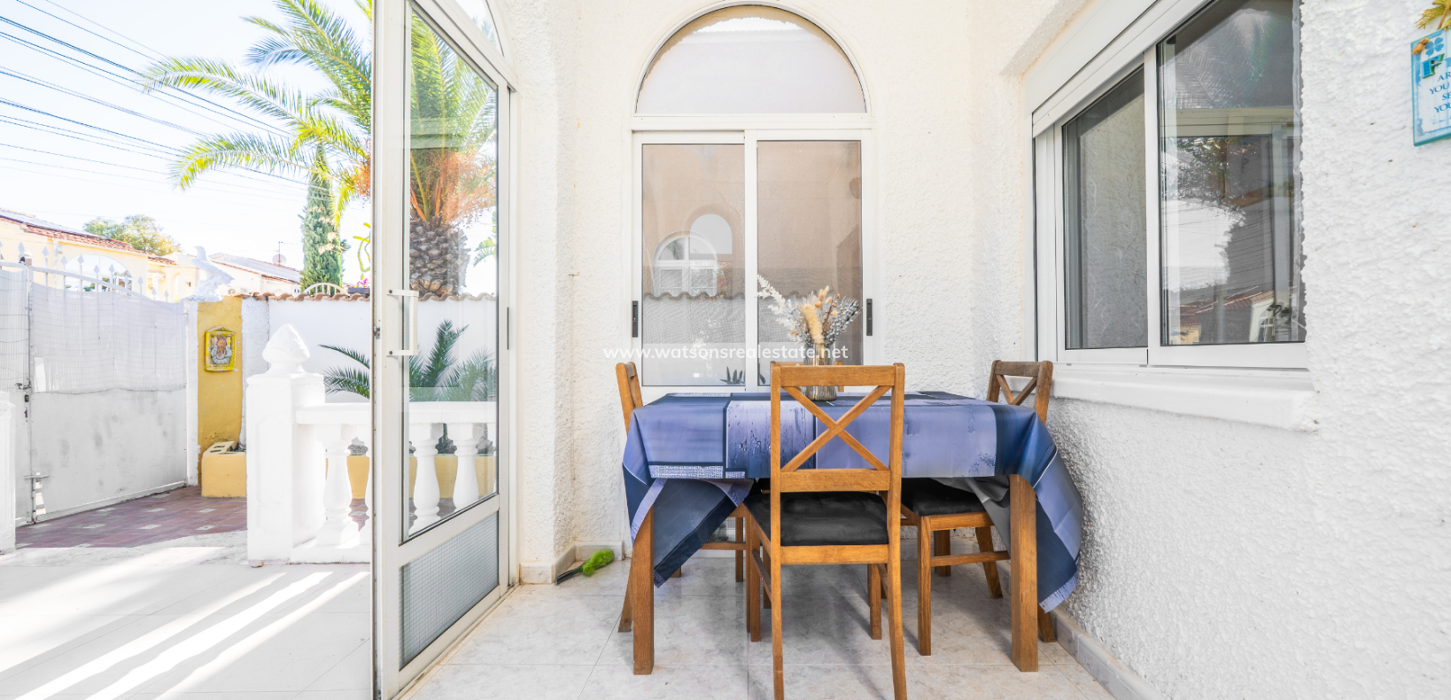 Resale - Freistendhe Villa - Urb. La Marina