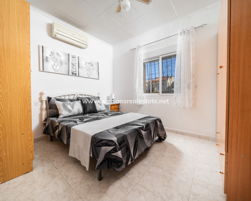 Resale - Freistendhe Villa - Urb. La Marina