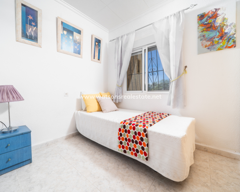 Resale - Freistendhe Villa - Urb. La Marina