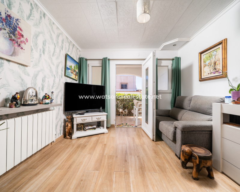 Resale - Freistendhe Villa - Urb. La Marina