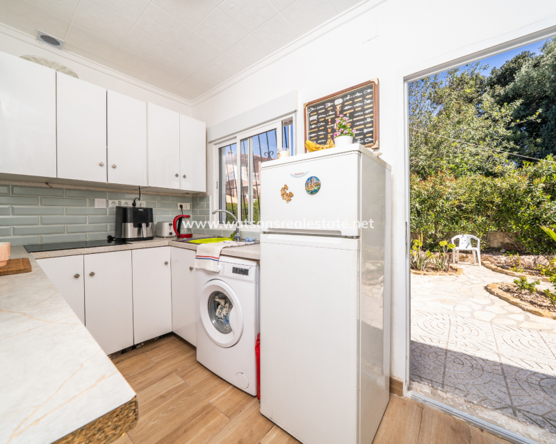 Resale - Freistendhe Villa - Urb. La Marina