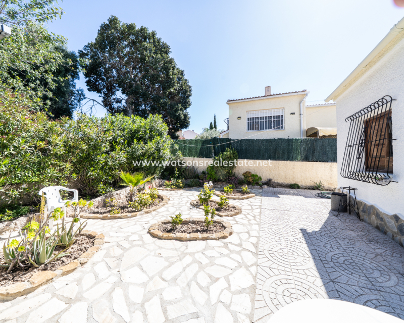 Resale - Freistendhe Villa - Urb. La Marina