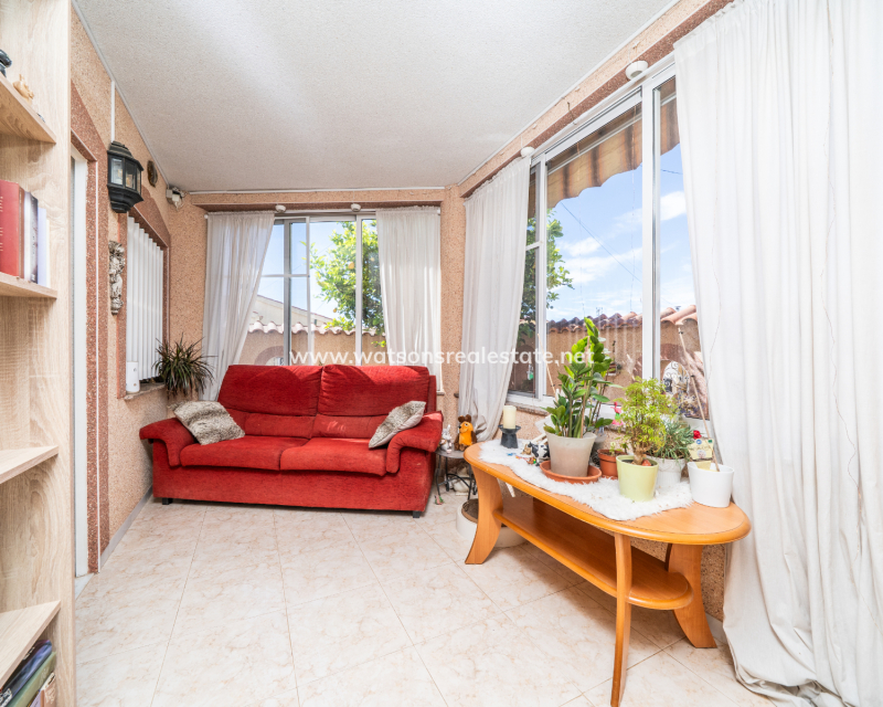 Resale - Freistendhe Villa - Urb. La Marina