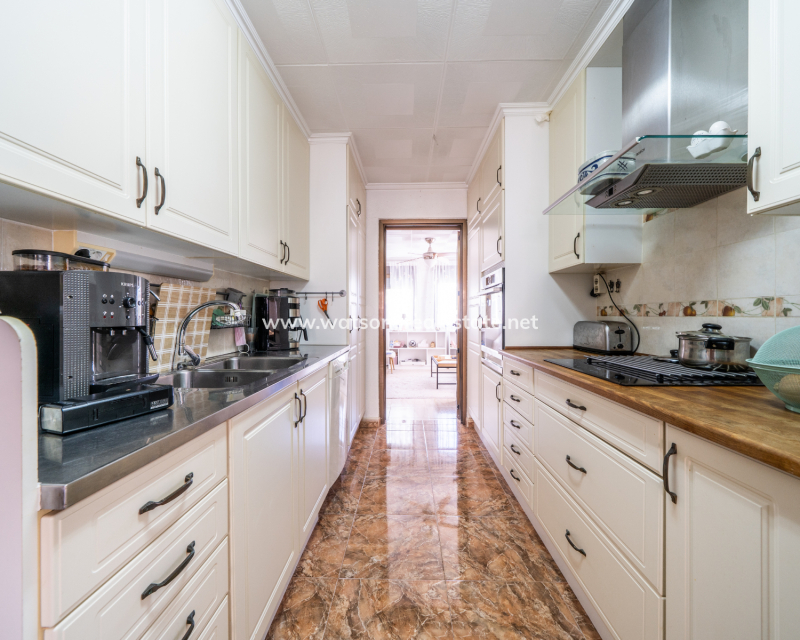 Resale - Freistendhe Villa - Urb. La Marina