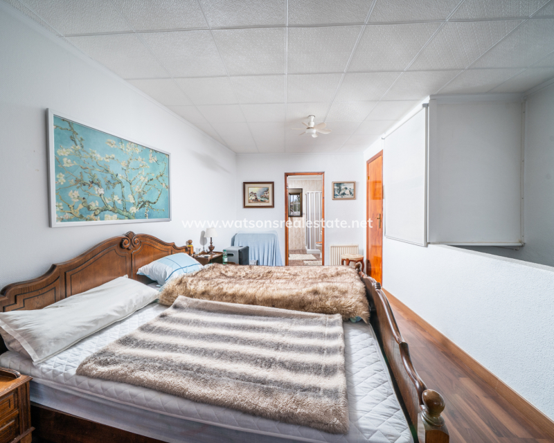 Resale - Freistendhe Villa - Urb. La Marina