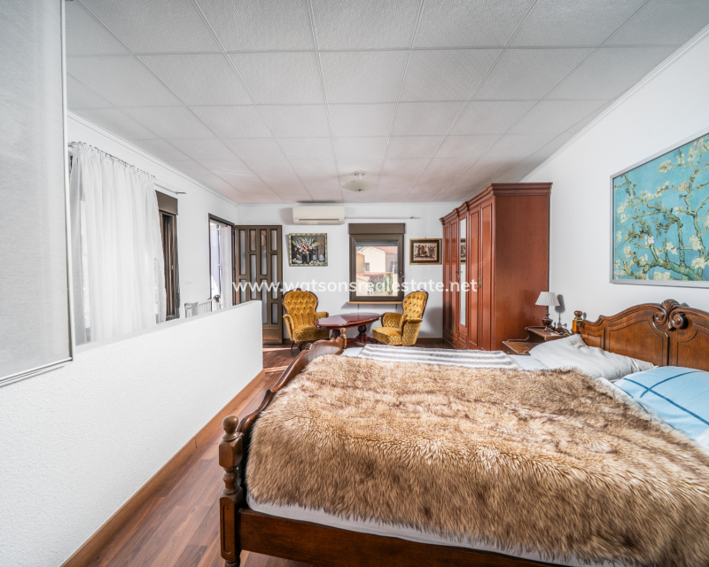 Resale - Freistendhe Villa - Urb. La Marina