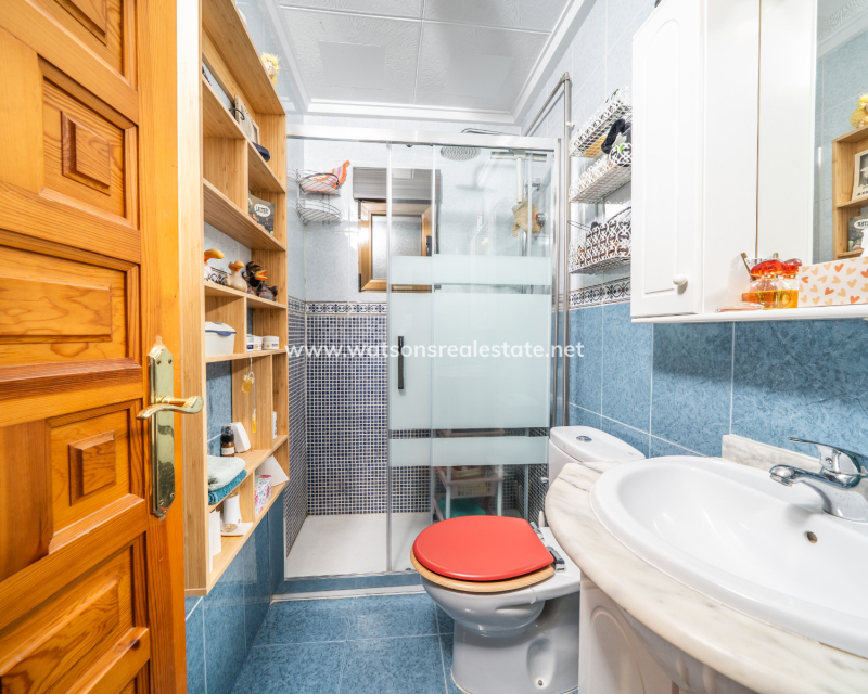 Resale - Freistendhe Villa - Urb. La Marina