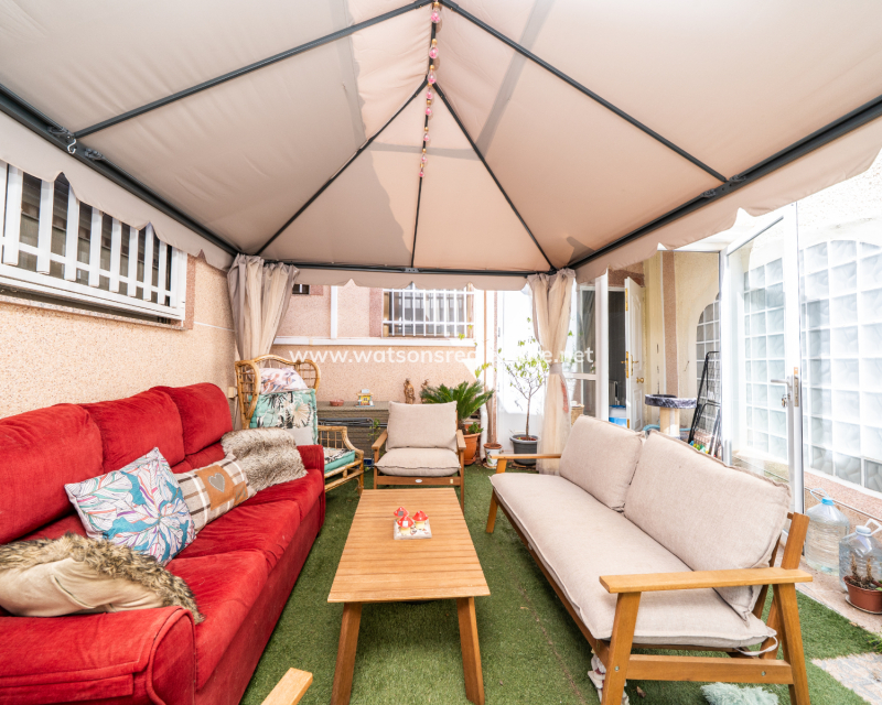 Resale - Freistendhe Villa - Urb. La Marina