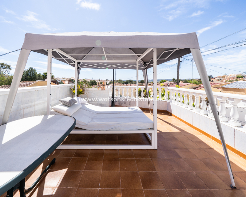 Resale - Freistendhe Villa - Urb. La Marina