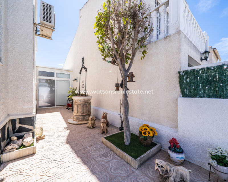 Resale - Freistendhe Villa - Urb. La Marina