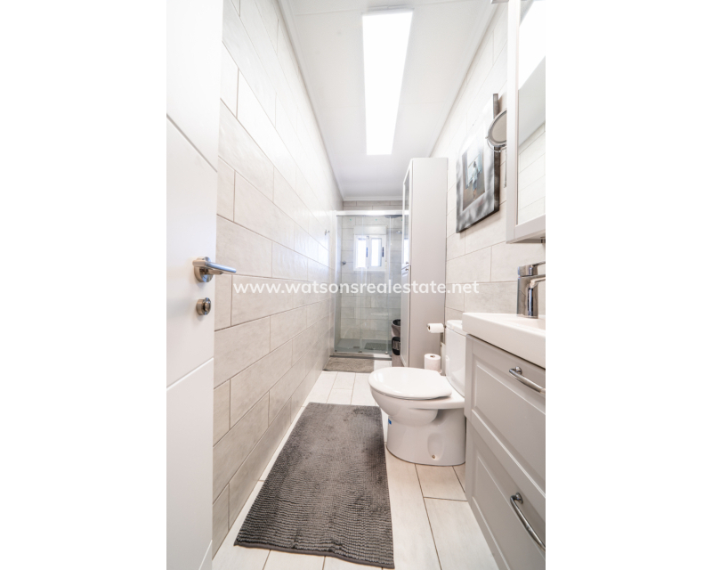 Resale - Freistendhe Villa - Urb. La Marina