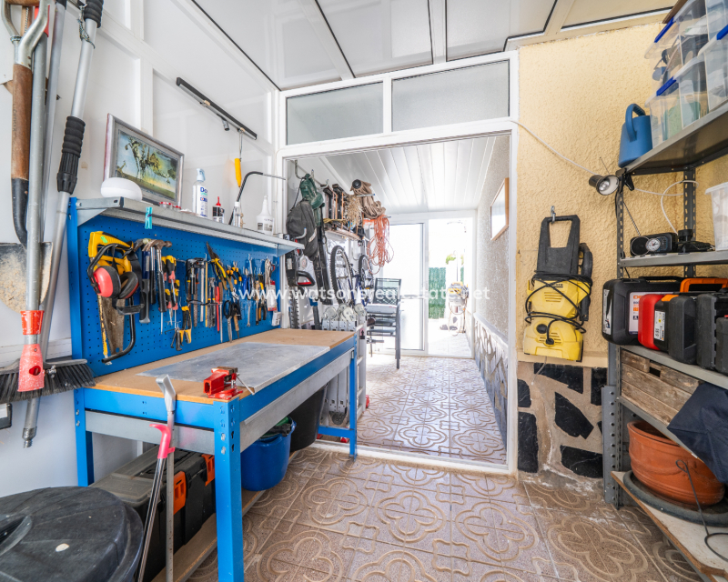 Resale - Freistendhe Villa - Urb. La Marina