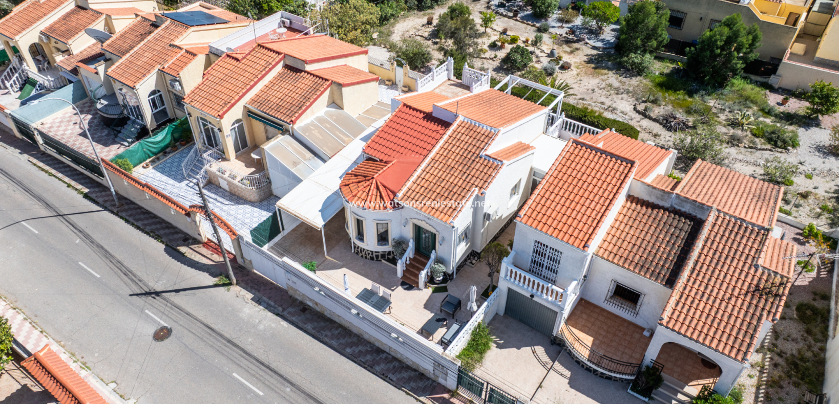 Resale - Freistendhe Villa - Urb. La Marina