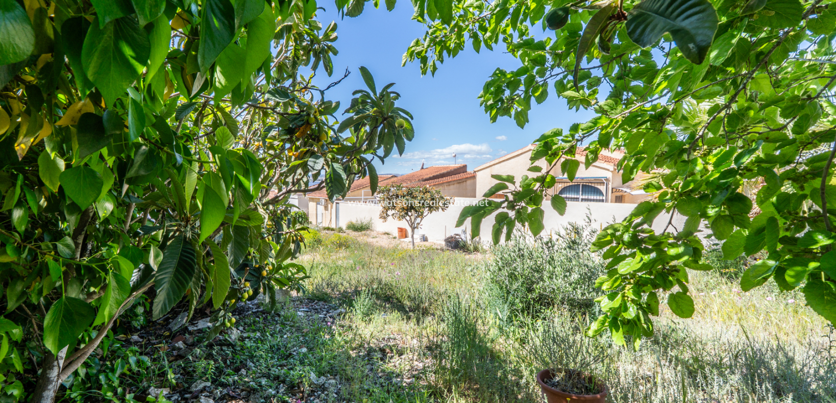 Resale - Freistendhe Villa - Urb. La Marina