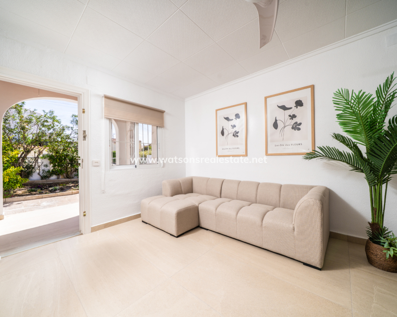 Resale - Freistendhe Villa - Urb. La Marina