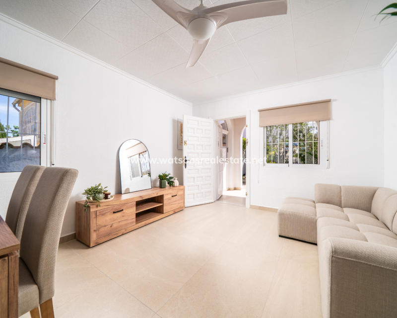 Resale - Freistendhe Villa - Urb. La Marina