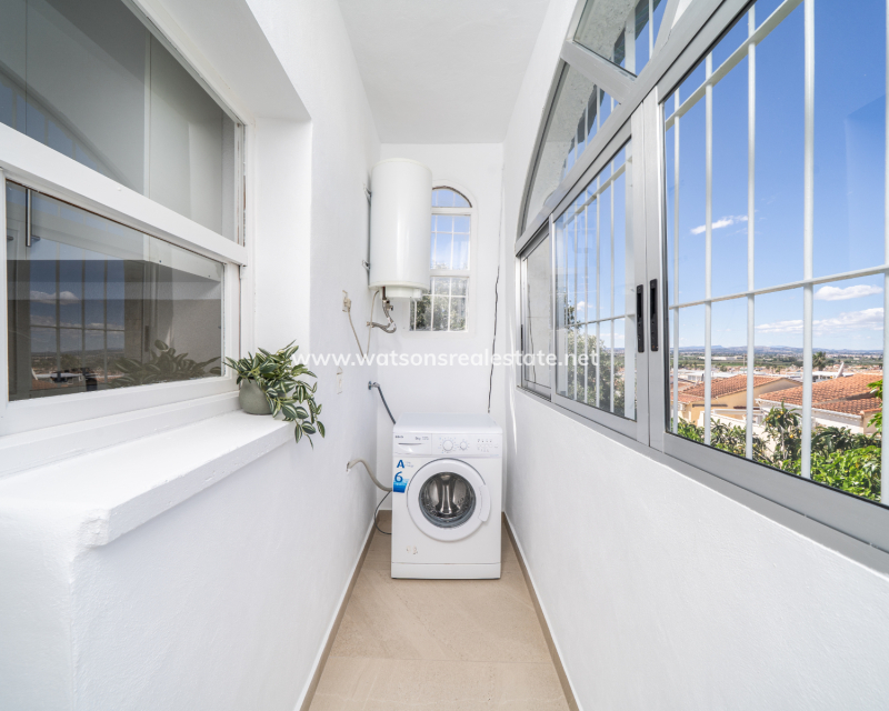 Resale - Freistendhe Villa - Urb. La Marina