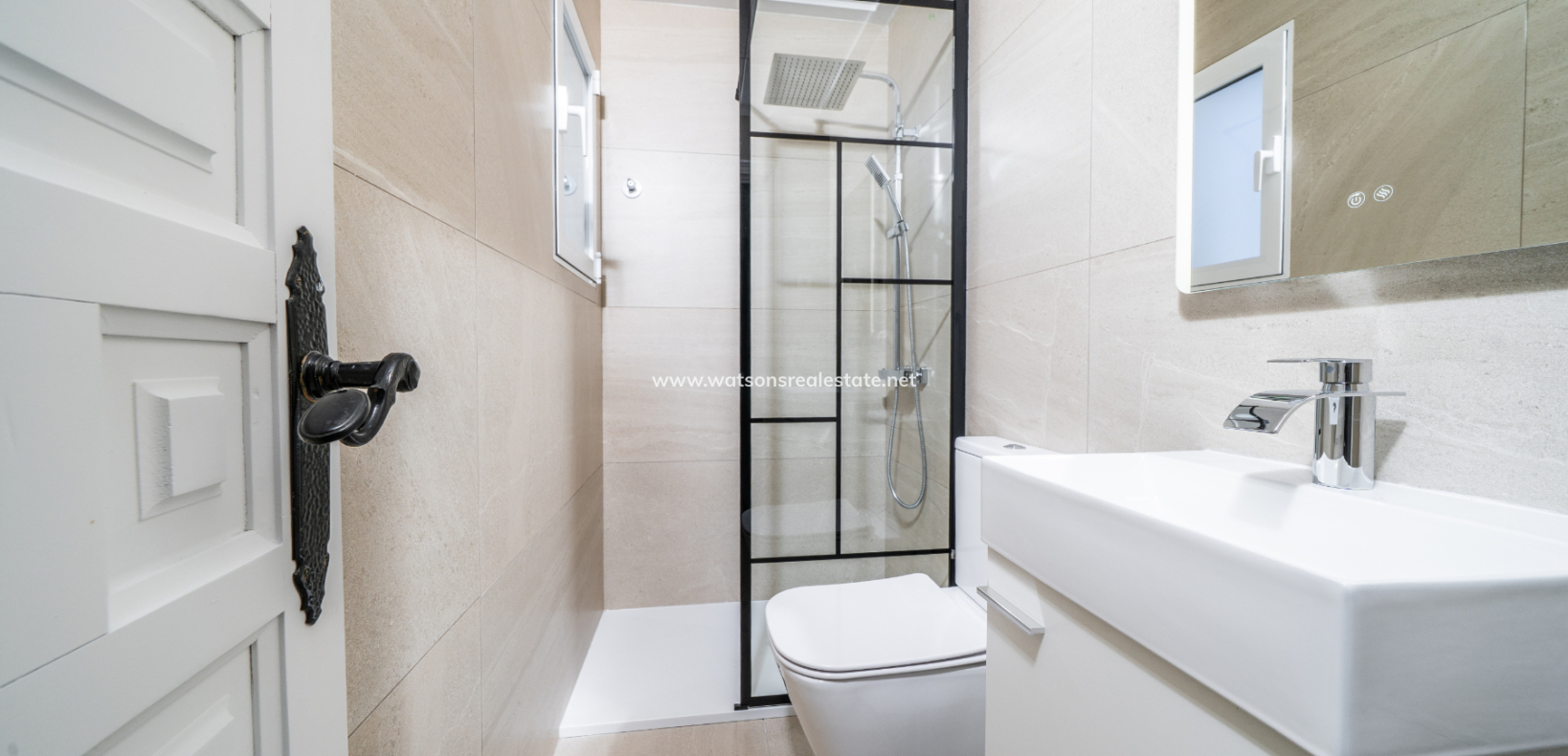 Resale - Freistendhe Villa - Urb. La Marina