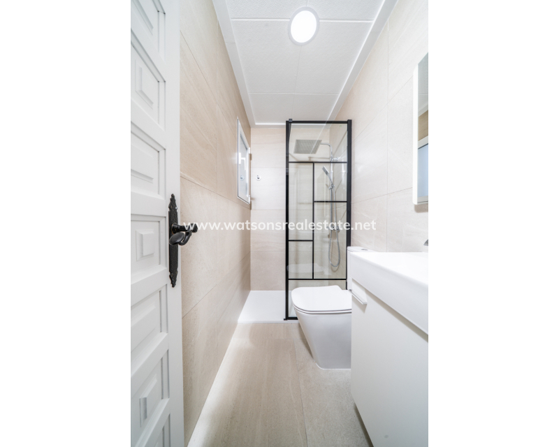 Resale - Freistendhe Villa - Urb. La Marina