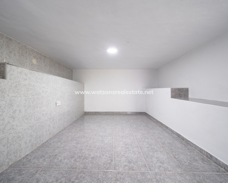 Resale - Freistendhe Villa - Urb. La Marina