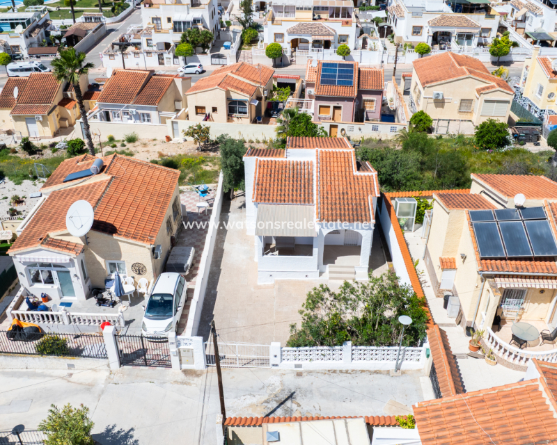 Resale - Freistendhe Villa - Urb. La Marina