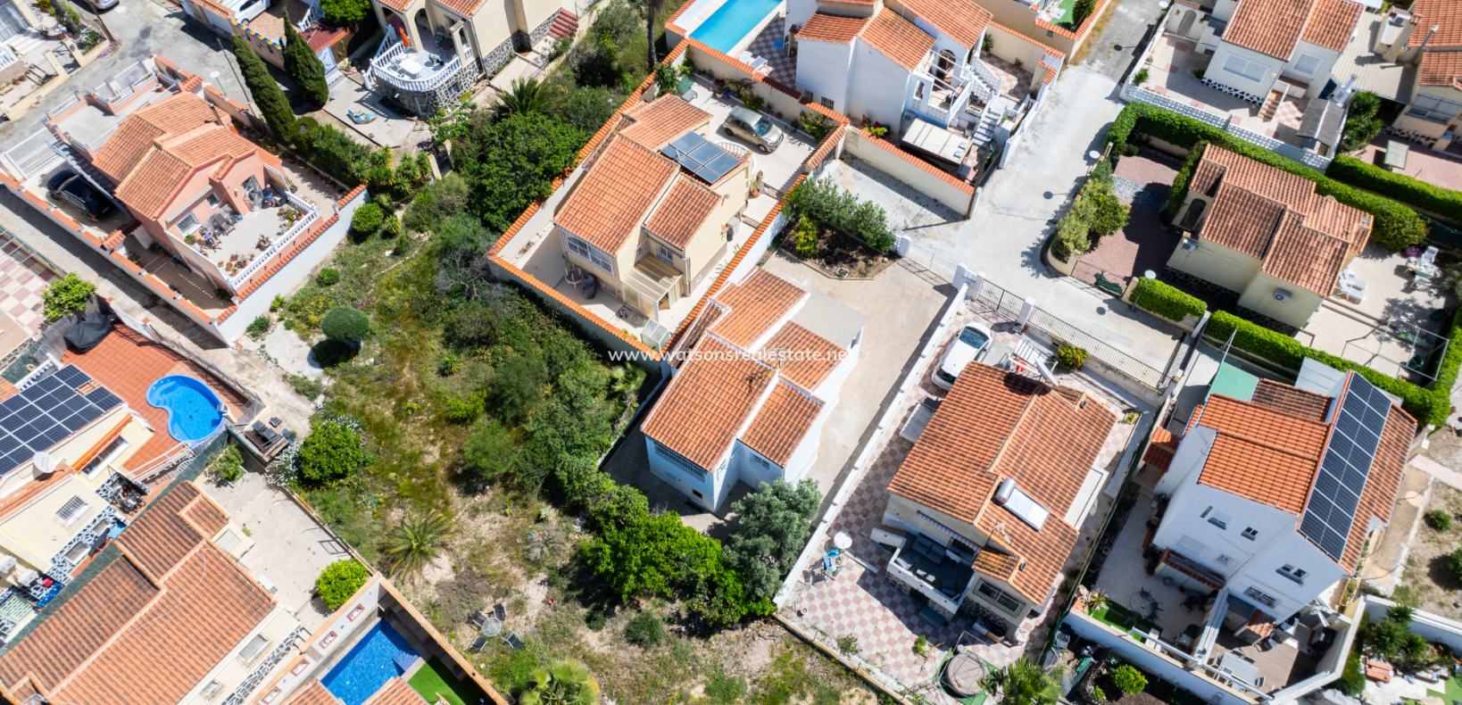 Resale - Freistendhe Villa - Urb. La Marina