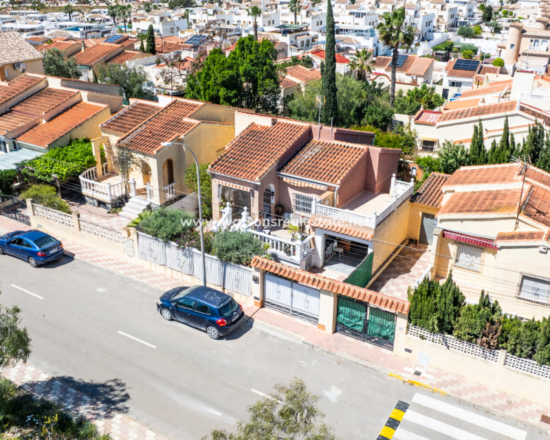 Resale - Freistendhe Villa - Urb. La Marina