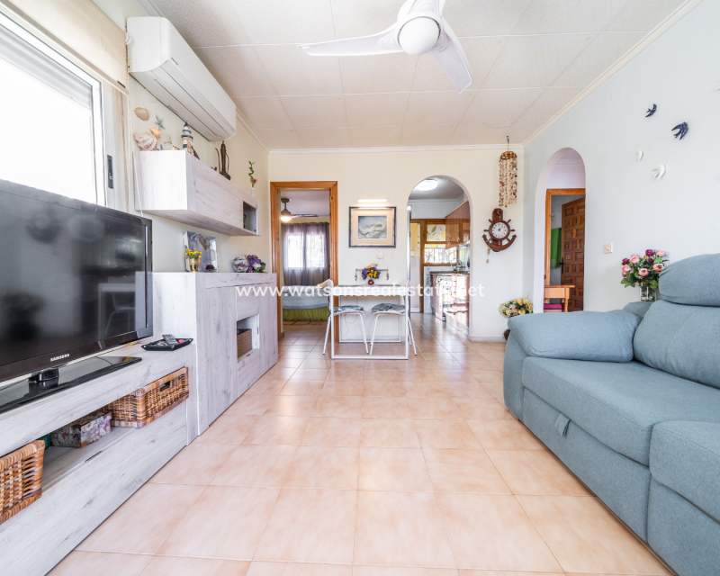 Resale - Freistendhe Villa - Urb. La Marina