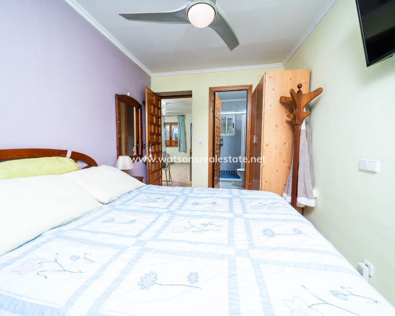 Resale - Freistendhe Villa - Urb. La Marina