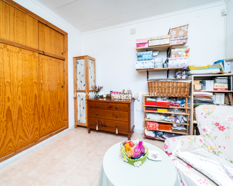 Resale - Freistendhe Villa - Urb. La Marina