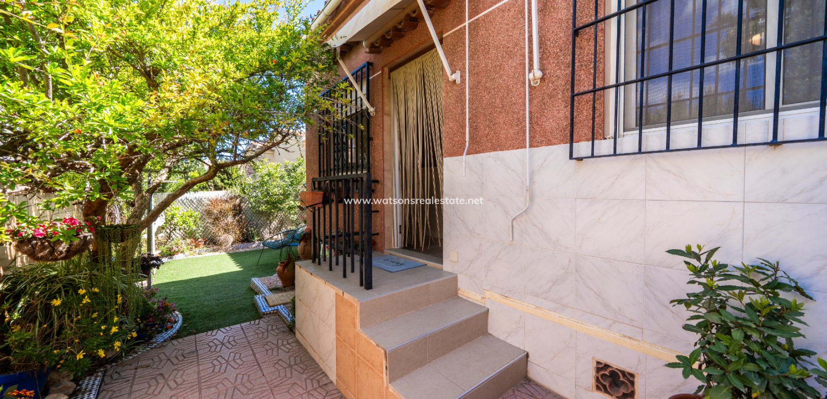 Resale - Freistendhe Villa - Urb. La Marina